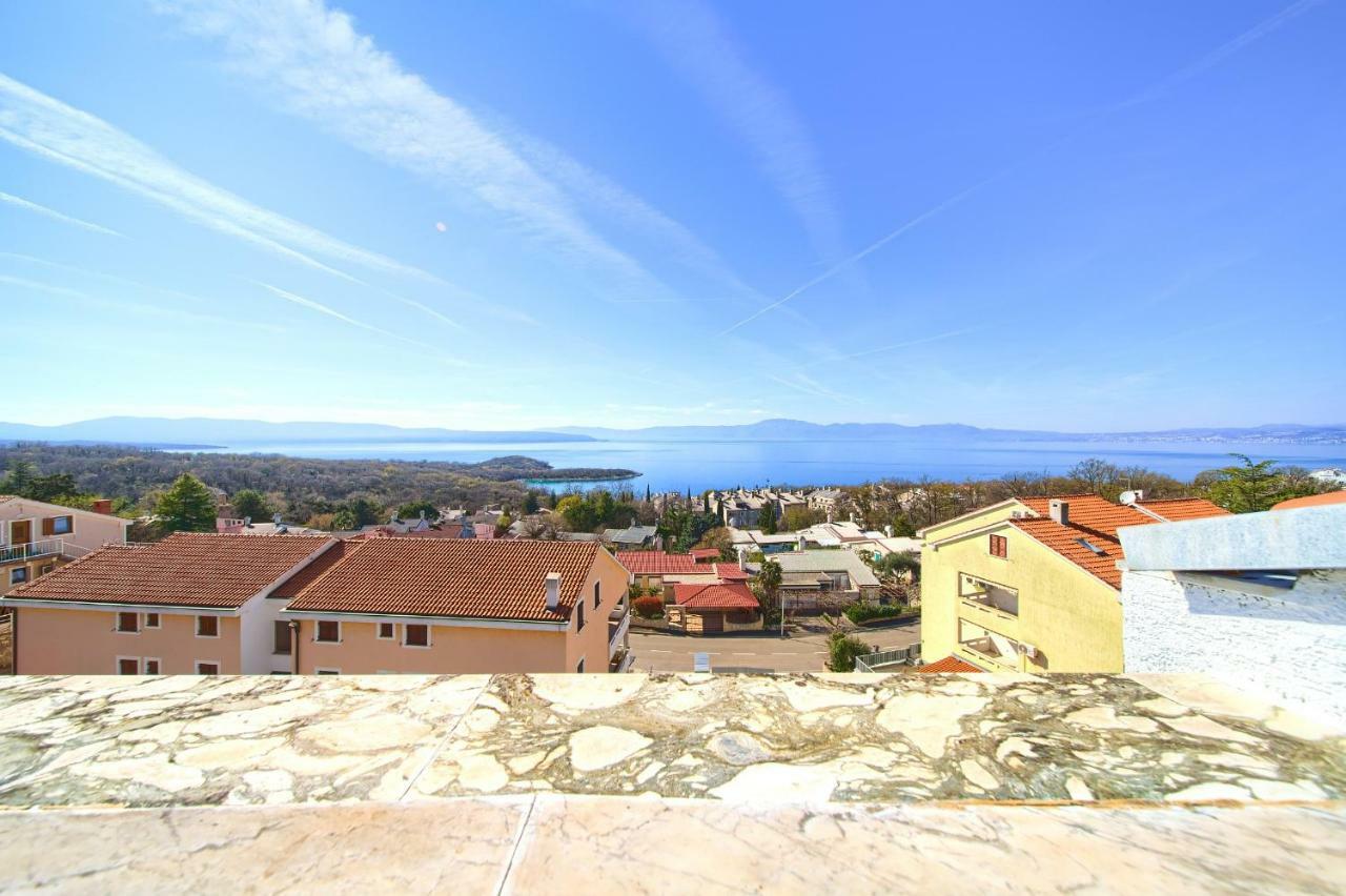 Apartment Galerija By El-Pi Tours Njivice Dış mekan fotoğraf