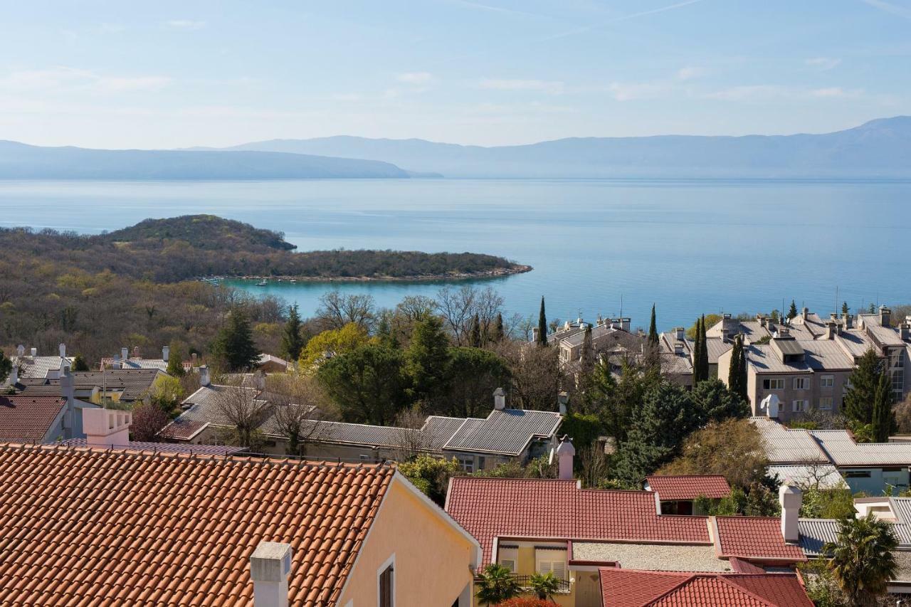 Apartment Galerija By El-Pi Tours Njivice Dış mekan fotoğraf