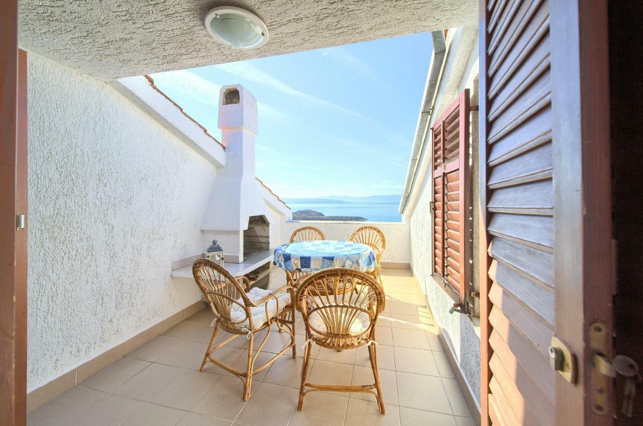 Apartment Galerija By El-Pi Tours Njivice Dış mekan fotoğraf