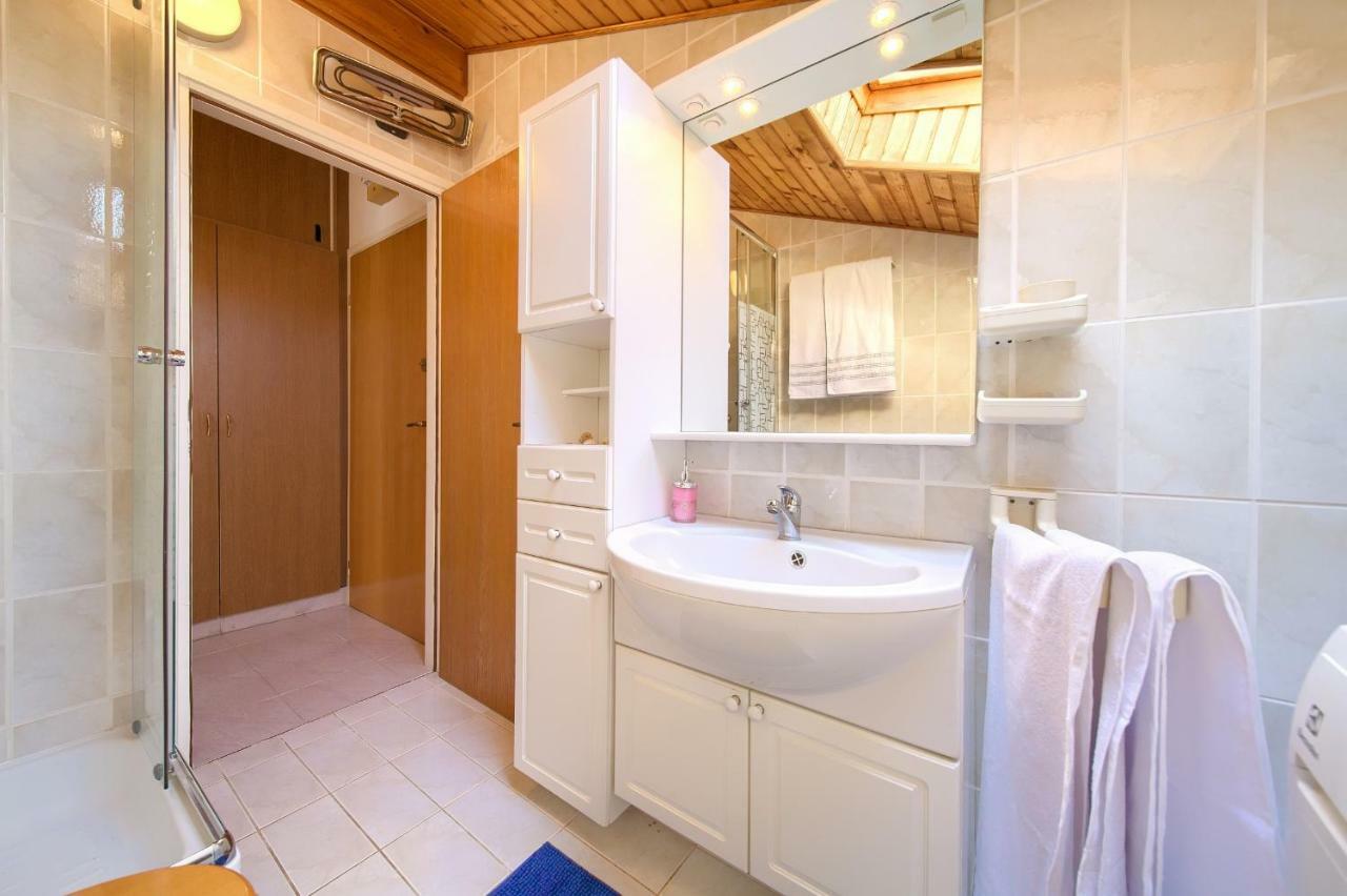 Apartment Galerija By El-Pi Tours Njivice Dış mekan fotoğraf
