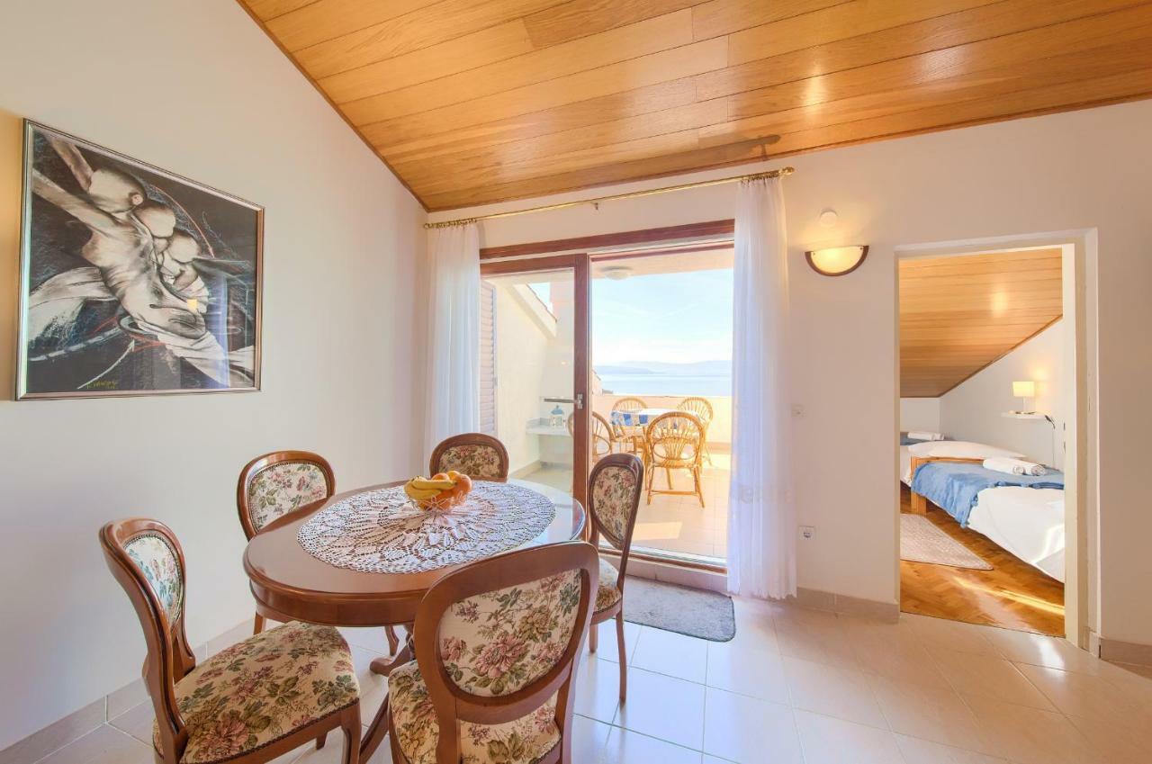 Apartment Galerija By El-Pi Tours Njivice Dış mekan fotoğraf